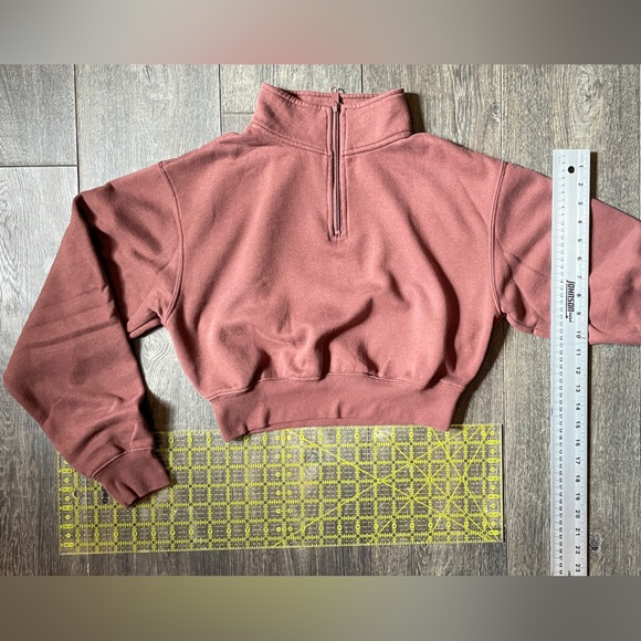 🔴SOLD~NWOT Brown crop sweat shirt. Zip neck, long sleeve. Ardene - Picture 6 of 6